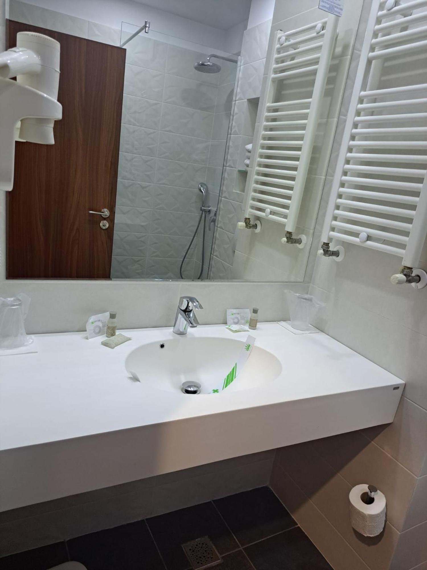 Hotel Amiral มามายา ภายนอก รูปภาพ